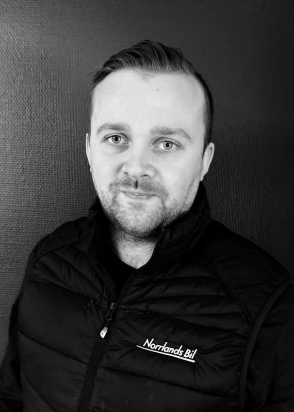 Gustav Lahti -704x850